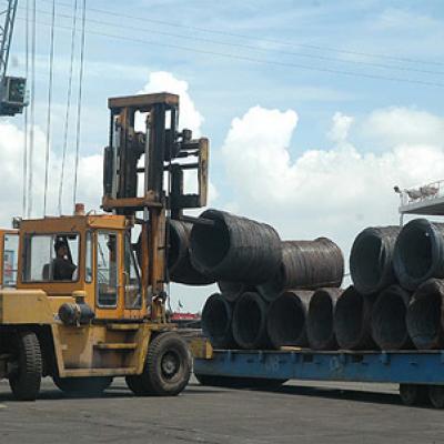 Nhập khẩu thép tăng gần 30%